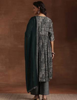 women ethnic motifs printed empire thread work kurta with trousers & with dupatta 4
