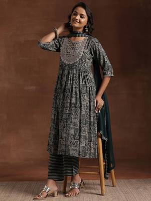 women ethnic motifs printed empire thread work kurta with trousers & with dupatta 5
