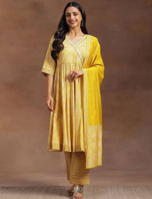 women ethnic motifs printed empire kurta with trousers & with dupatta 1