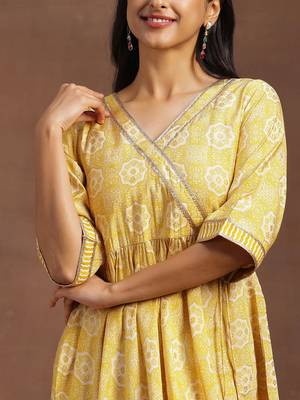 women ethnic motifs printed empire kurta with trousers & with dupatta 2