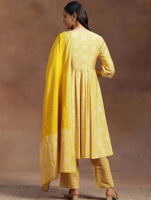 women ethnic motifs printed empire kurta with trousers & with dupatta 4