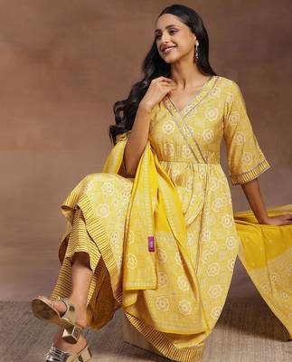 women ethnic motifs printed empire kurta with trousers & with dupatta 5