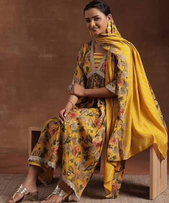 women floral printed empire thread work kurta with trousers & with dupatta 5