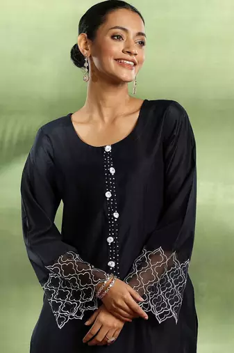 women regular thread work kurta with trousers & with dupatta