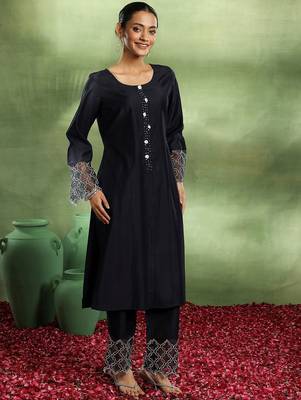 women regular thread work kurta with trousers & with dupatta 3