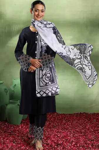 women regular thread work kurta with trousers & with dupatta