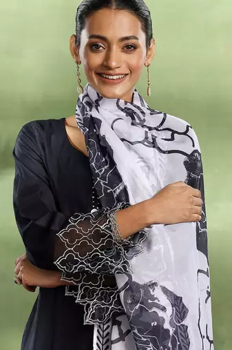 women regular thread work kurta with trousers & with dupatta