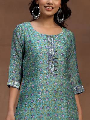 women floral printed regular thread work kurta with trousers & with dupatta 2