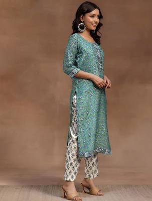 women floral printed regular thread work kurta with trousers & with dupatta 3