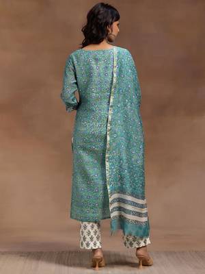 women floral printed regular thread work kurta with trousers & with dupatta 4