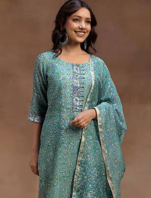 women floral printed regular thread work kurta with trousers & with dupatta 6