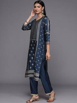 women ethnic motifs printed regular kurta with trousers & with dupatta 4