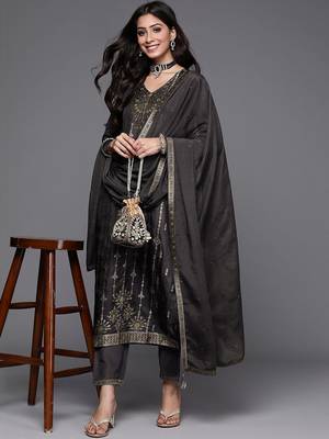 women ethnic motifs embroidered regular thread work kurta with trousers & with dupatta 2