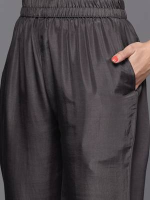women ethnic motifs embroidered regular thread work kurta with trousers & with dupatta 3