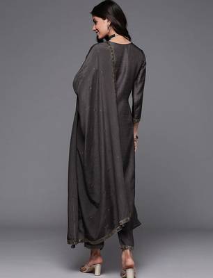 women ethnic motifs embroidered regular thread work kurta with trousers & with dupatta 4