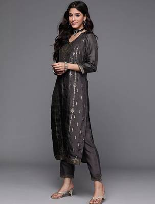 women ethnic motifs embroidered regular thread work kurta with trousers & with dupatta 5