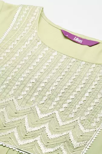 women ethnic motifs embroidered regular thread work kurta with trousers & with dupatta
