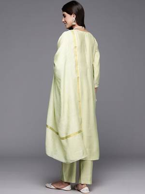 women ethnic motifs embroidered regular thread work kurta with trousers & with dupatta 3