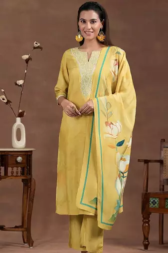 women floral embroidered regular thread work kurta with trousers & with dupatta