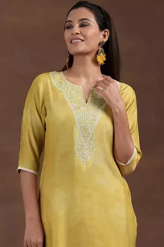 women floral embroidered regular thread work kurta with trousers & with dupatta