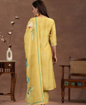 women floral embroidered regular thread work kurta with trousers & with dupatta 4