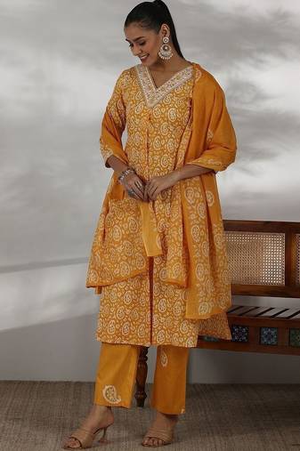 women paisley printed regular thread work kurta with palazzos & with dupatta