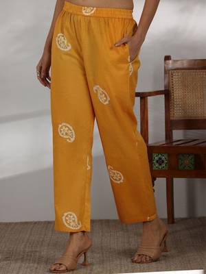 women paisley printed regular thread work kurta with palazzos & with dupatta 3