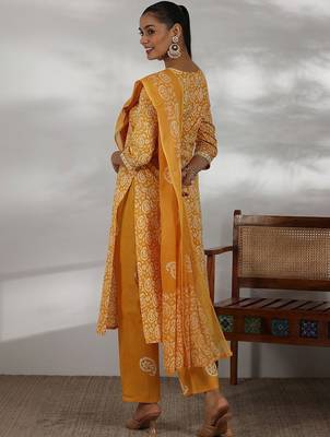 women paisley printed regular thread work kurta with palazzos & with dupatta 7