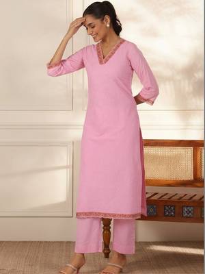 women ethnic motifs regular thread work kurta with trousers & with dupatta 4