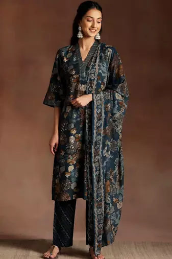 women floral printed regular kurta with trousers & with dupatta
