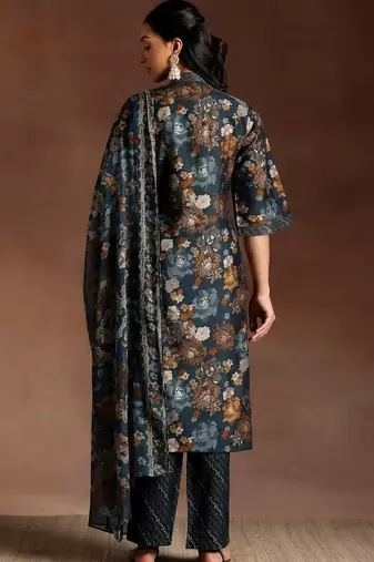 women floral printed regular kurta with trousers & with dupatta