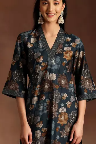 women floral printed regular kurta with trousers & with dupatta