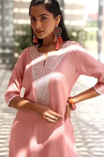 women floral embroidered regular thread work kurta with trousers & with dupatta