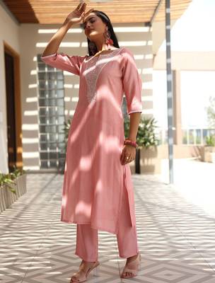 women floral embroidered regular thread work kurta with trousers & with dupatta 4