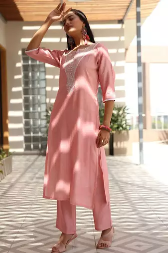women floral embroidered regular thread work kurta with trousers & with dupatta