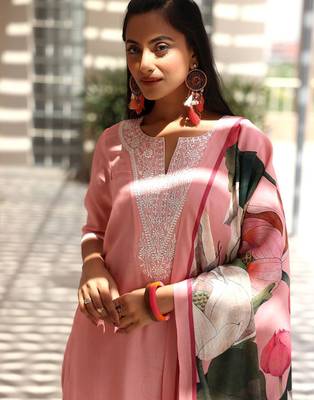 women floral embroidered regular thread work kurta with trousers & with dupatta 6