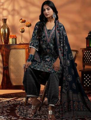 women floral printed regular thread work kurta with harem pants & with dupatta 2