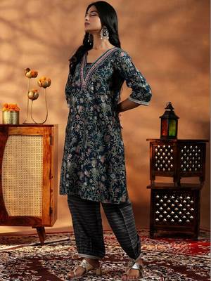 women floral printed regular thread work kurta with harem pants & with dupatta 1