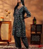 women floral printed regular thread work kurta with harem pants & with dupatta