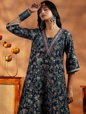 women floral printed regular thread work kurta with harem pants & with dupatta 3