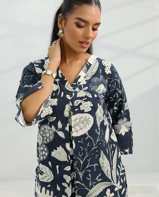 women floral printed kurta with trousers 6