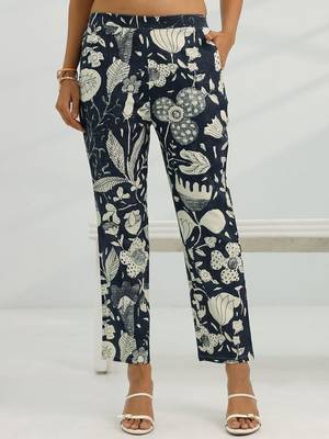 women floral printed kurta with trousers 7