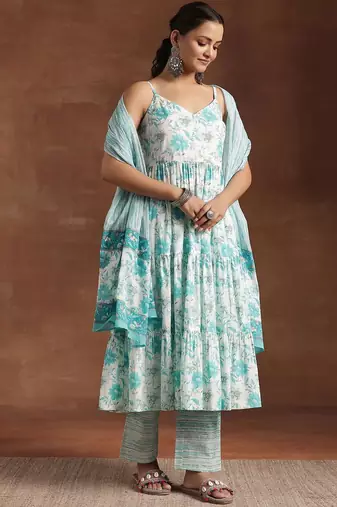 women floral printed tiered kurti with trousers & with dupatta