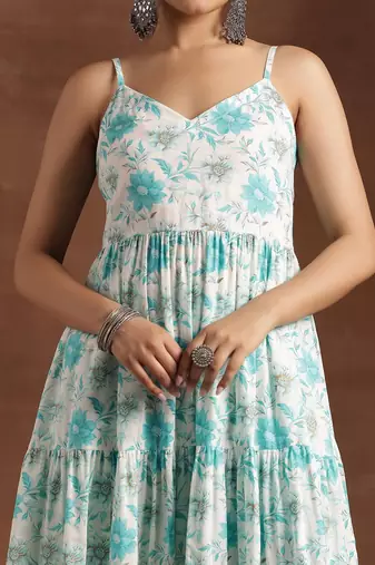 women floral printed tiered kurti with trousers & with dupatta