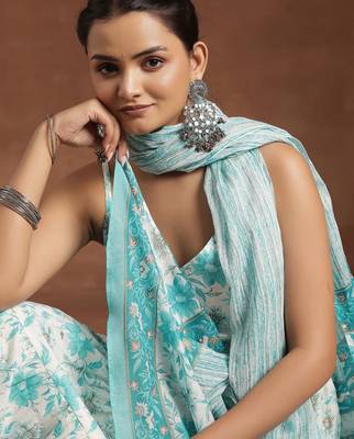 women floral printed tiered kurti with trousers & with dupatta 5