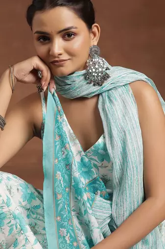 women floral printed tiered kurti with trousers & with dupatta