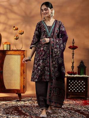 women floral printed regular thread work kurta with harem pants & with dupatta 1