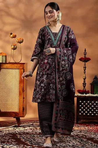 women floral printed regular thread work kurta with harem pants & with dupatta