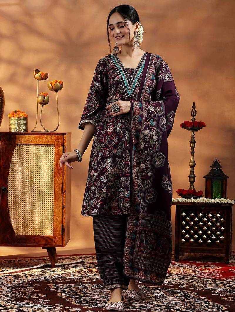 women floral printed regular thread work kurta with harem pants & with dupatta