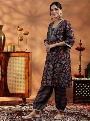 women floral printed regular thread work kurta with harem pants & with dupatta 3